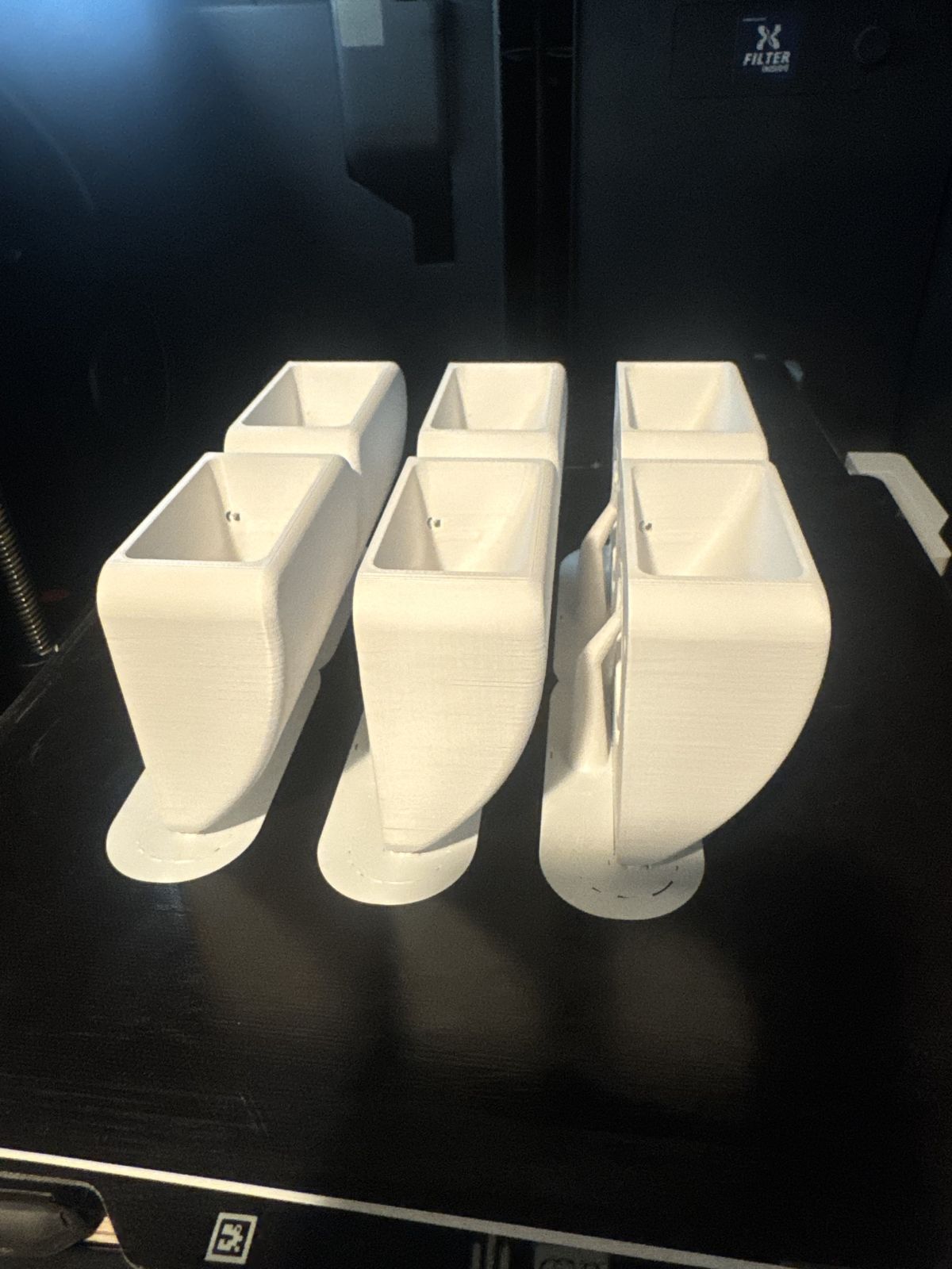 Production batch of air ducts on the build plate